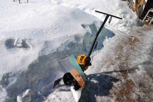 Насадка на триммер для уборки снега: лучшие модели и правила эксплуатации