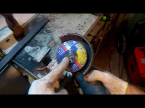Как снять диск с болгарки без ключа
