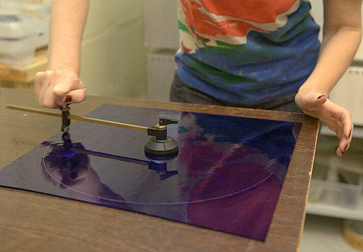 Как научиться правильно резать стекло - способы и методы. фигурная резка стекла-круги и овалы. | своими руками - как сделать самому