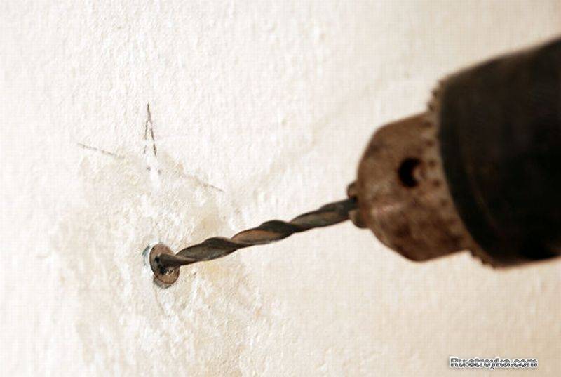Как забить гвоздь в стену кирпичную или бетонную