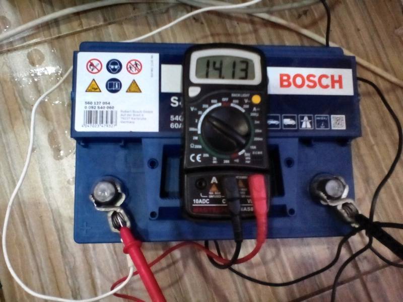 Как заряжать аккумулятор bosch s4 005