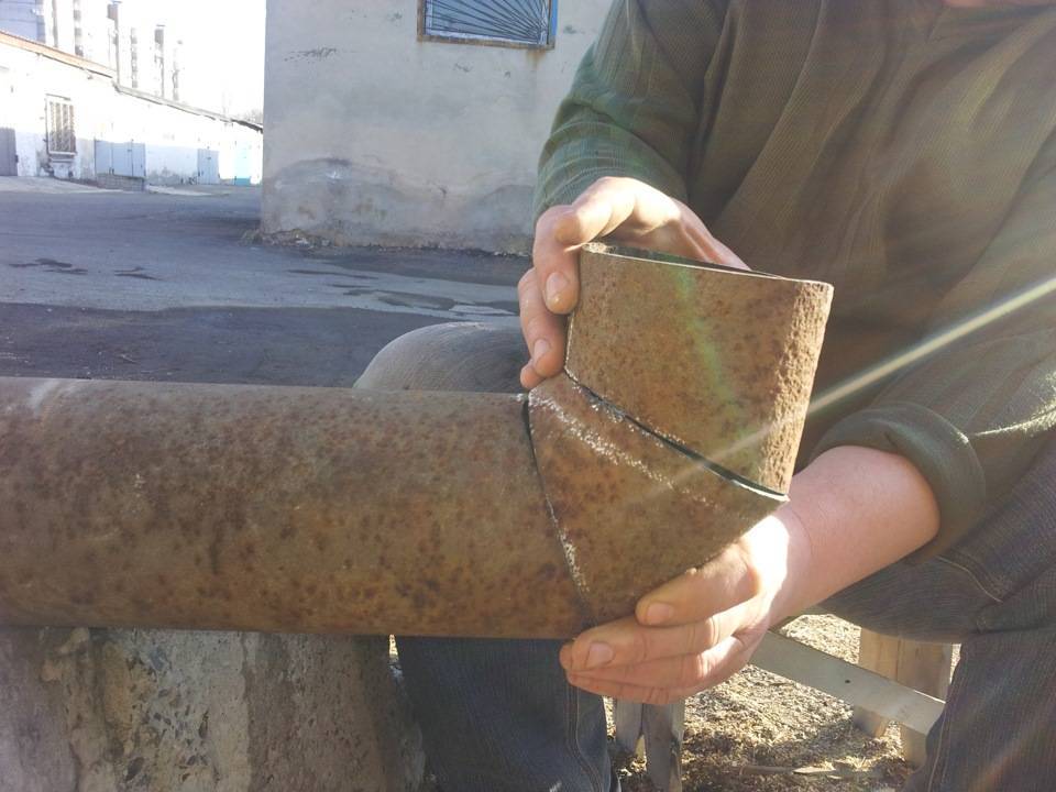 Как ровно отпилить трубу болгаркой: под 45 градусов, большого диаметра и по окружности