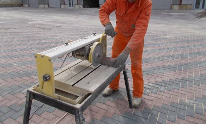 Как резать тротуарную плитку • auramm.ru