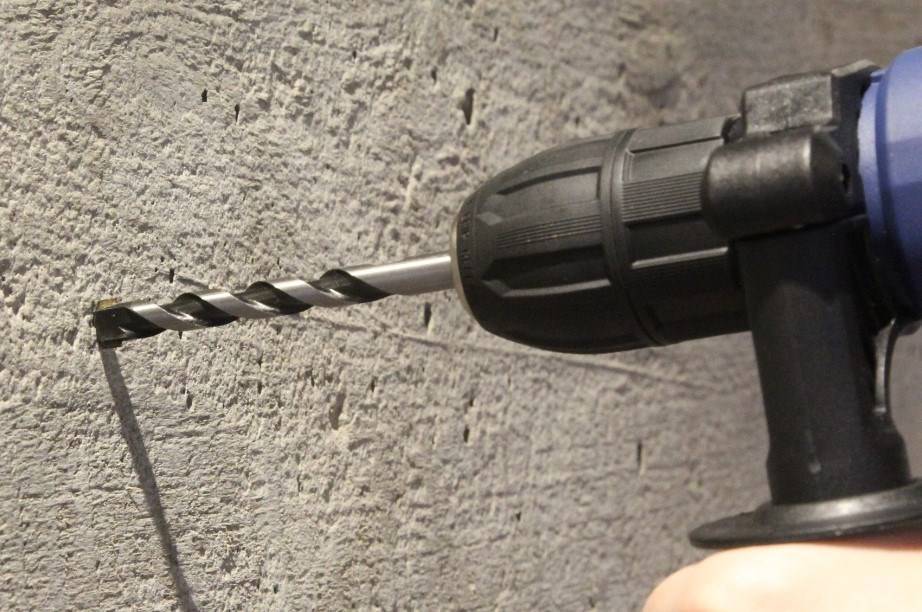 Выбор инструмента для сверления отверстий в бетоне под розетки и выключатели