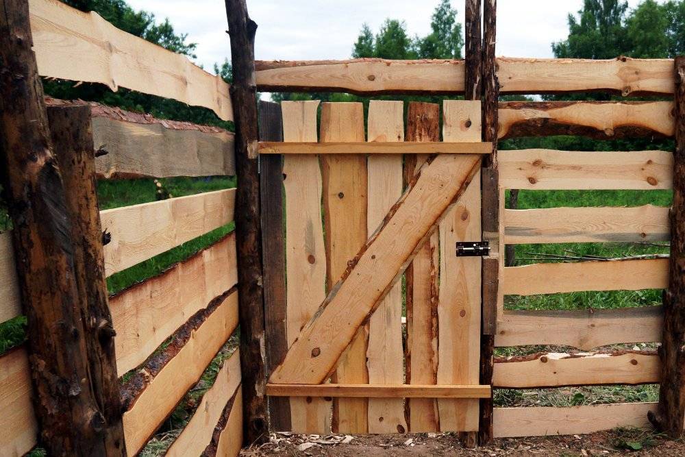 Забор из горбыля: особенности, технология, установка, декор