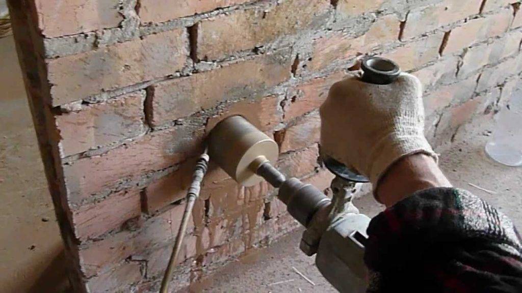 Сверление отверстий в стене. как просверлить стену из кирпича