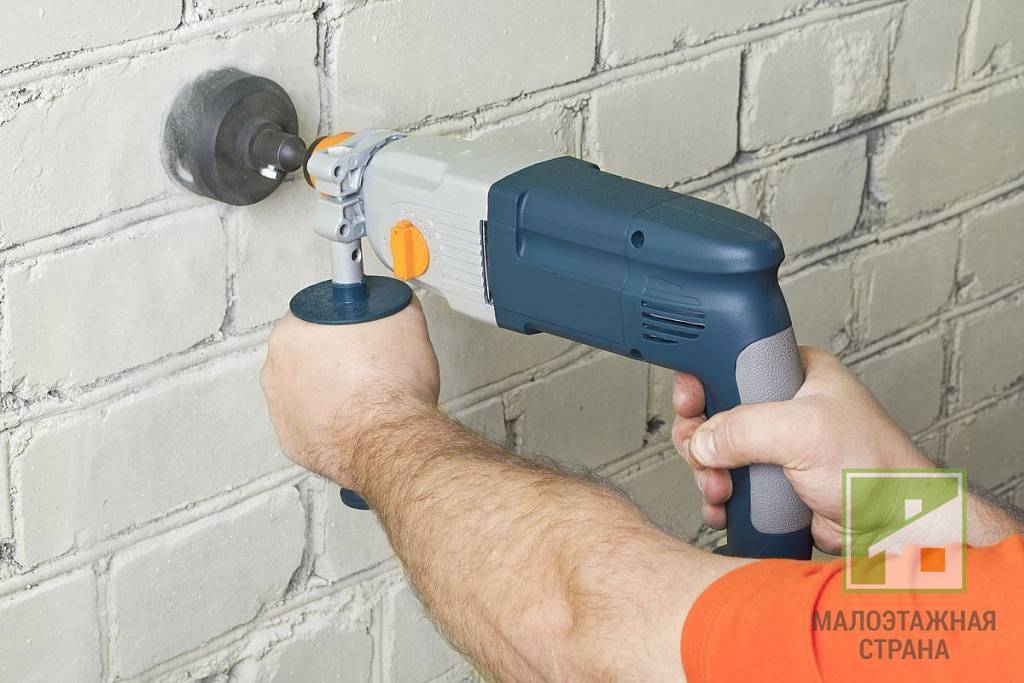 Как просверлить бетонную стену шуруповертом?