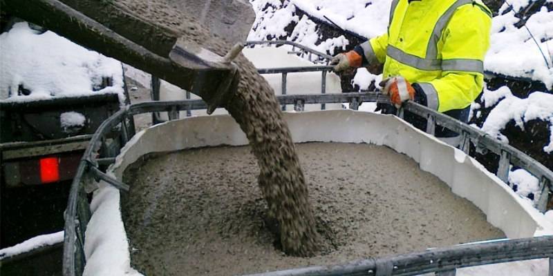 Как очистить бетономешалку от застывшего цемента