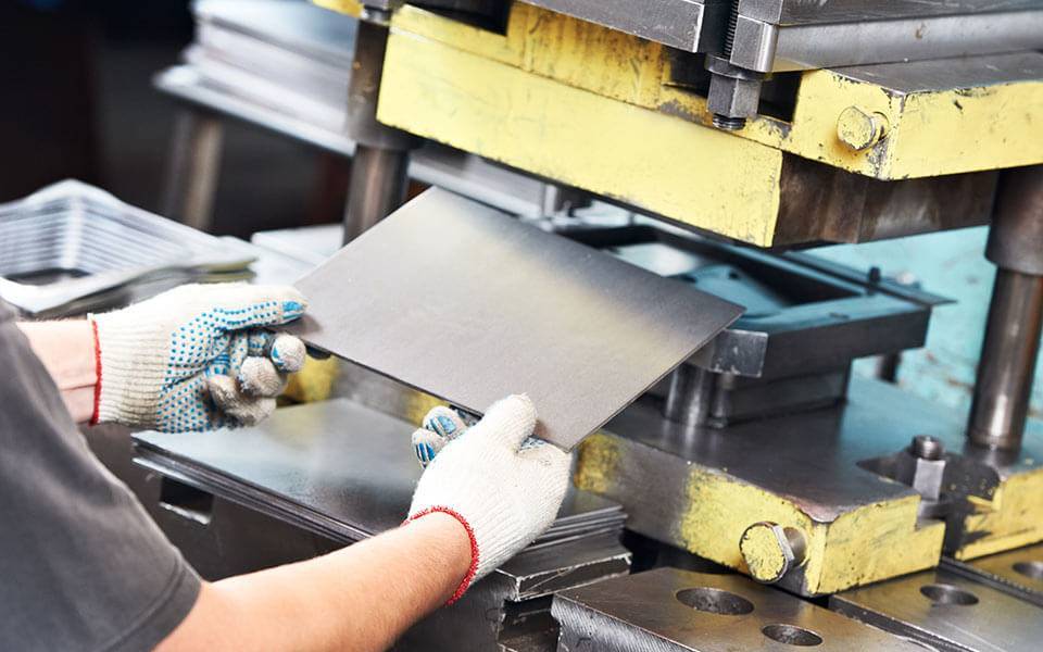 Штамповка листовой стали: применяемые марки, технологии, получаемая продукция