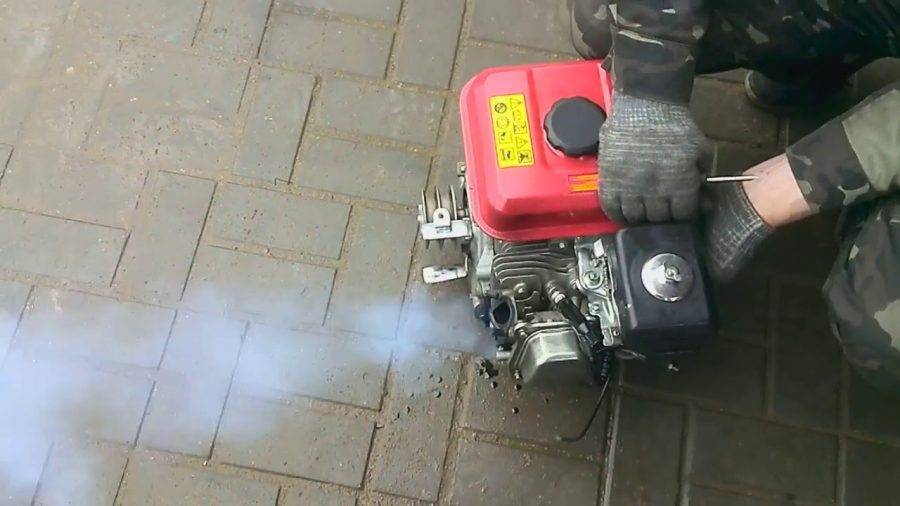 Почему дымит двигатель белым дымом на мотоблоке