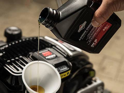 Как слить масло с двигателя газонокосилки