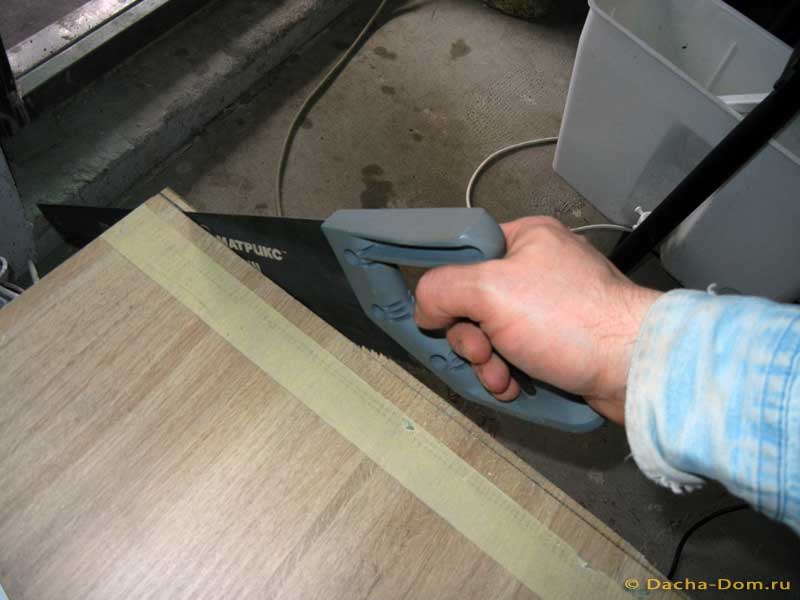 Как и чем правильно вырезать в столешнице отверстие под мойку?