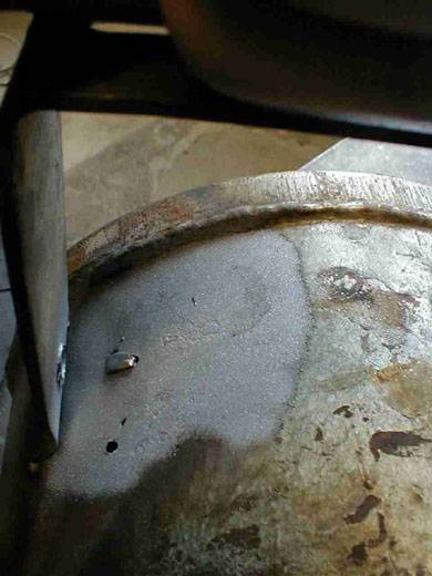 Чем заклеить бензобак автомобиля железный: средства и правила ремонта своими руками