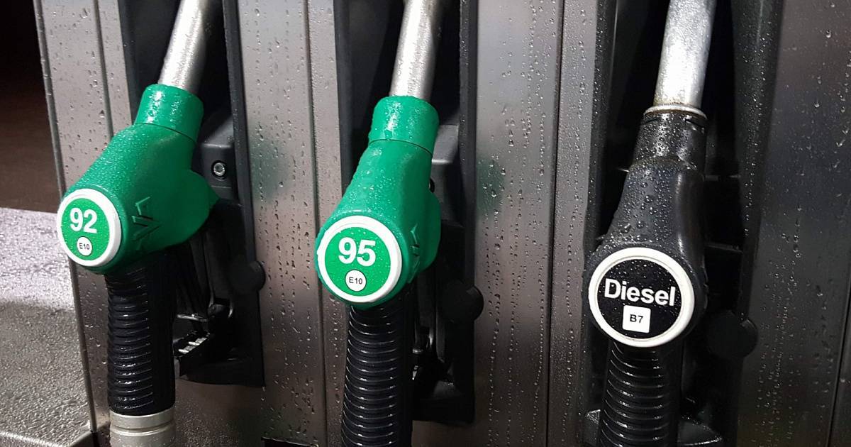 Какой бензин для бензопилы можно использовать: 92 или 95й, сколько и какого масла нужно добавлять в топливо и как правильно развести смесь