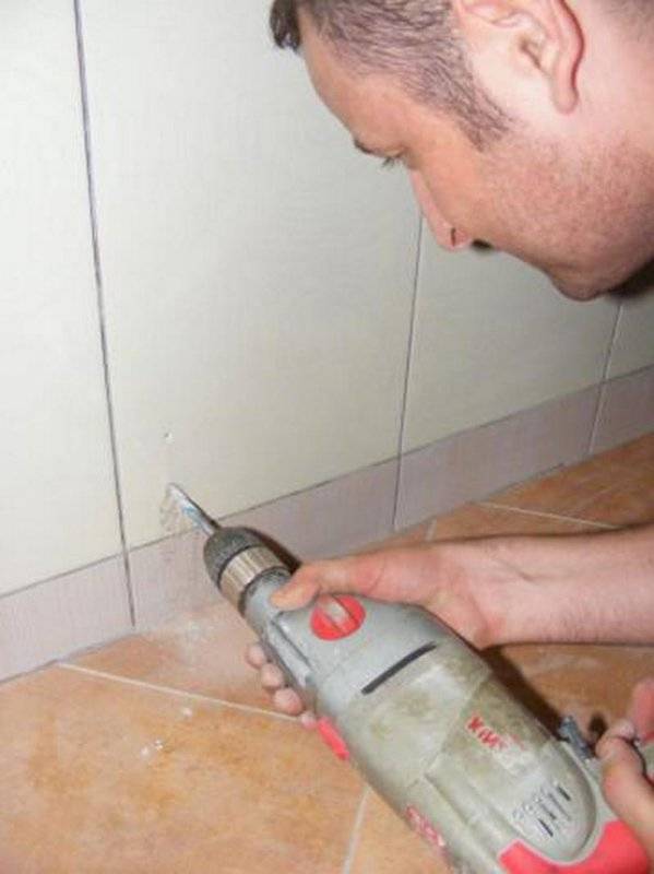 Как сверлить кафельную плитку на стене в ванной – чем и какие сверла использовать