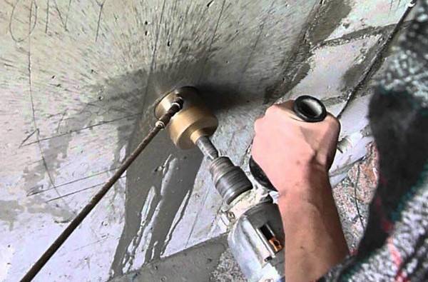 Как правильно сверлить стену из бетона с помощью дрели