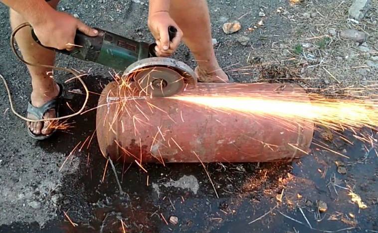 Как разрезать газовый баллон болгаркой