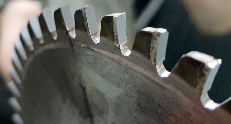 4 способа заточки диска на циркулярную пилу по дереву, техники восстановления зубьев с победитовыми напайками