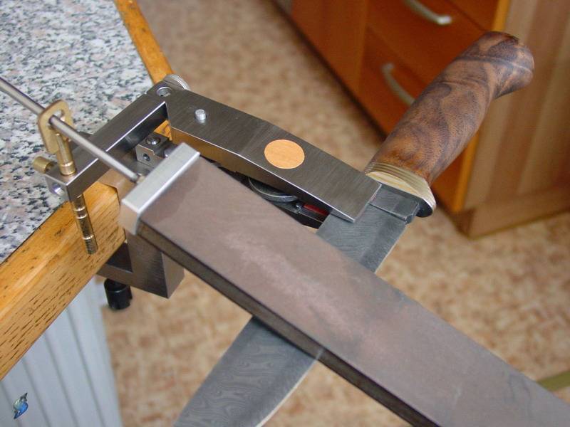 Как сделать станок для заточки строгальных ножей?