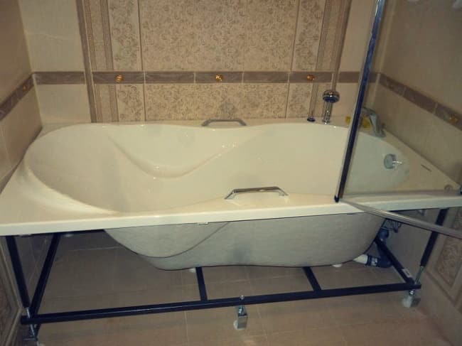 Особенности установки акриловой ванны