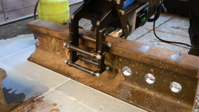 Сверление отверстий для междурельсовых соединителей, рационализаторское предложение