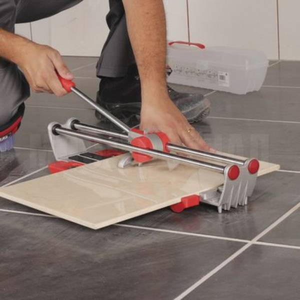 Как резать керамическую плитку плиткорезом пошаговое руководство