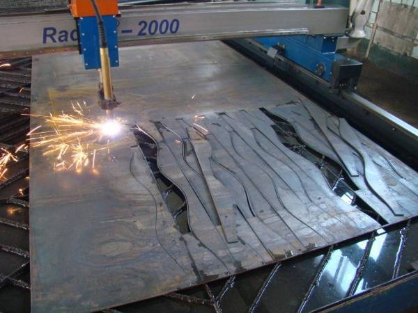 Плазморез: принцип работы, что им можно делать и как резать металл
