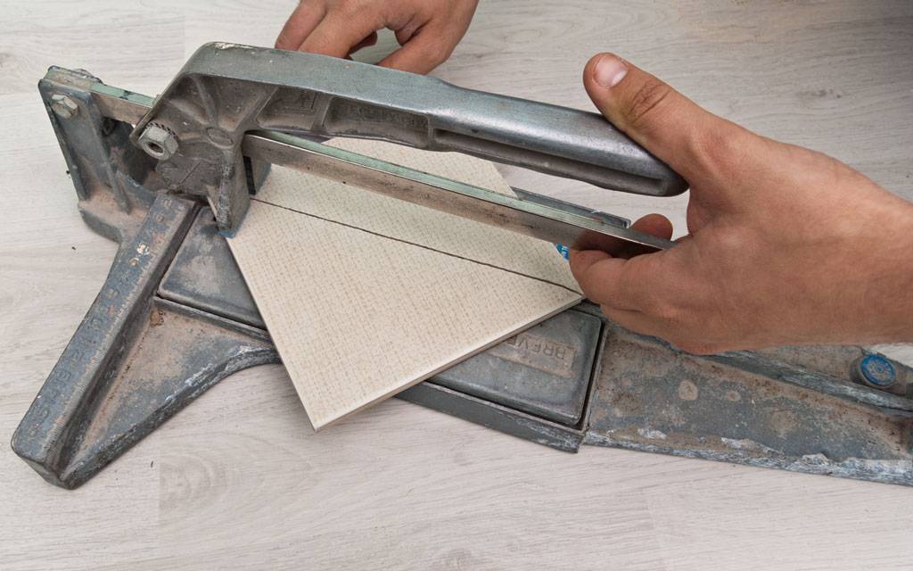 Как пользоваться плиткорезом советы, как правильно резать плитку