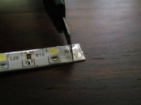 Как соединять led ленту между собой. что лучше коннекторы или пайка?