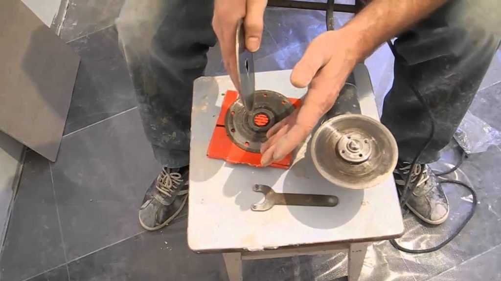 Как резать плитку болгаркой: каким диском можно разрезать керамическое и кафельное изделие