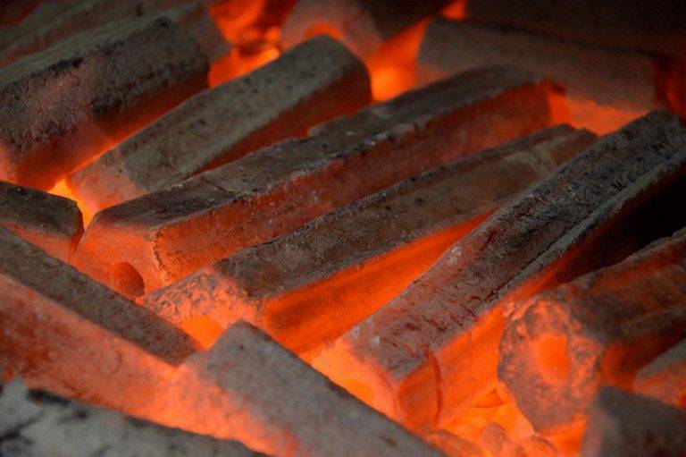 Уголь для отопления дома: как выбрать? характеристики и виды угля