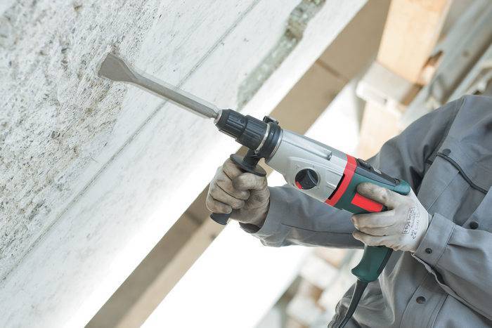 Как правильно сверлить бетон дрелью?