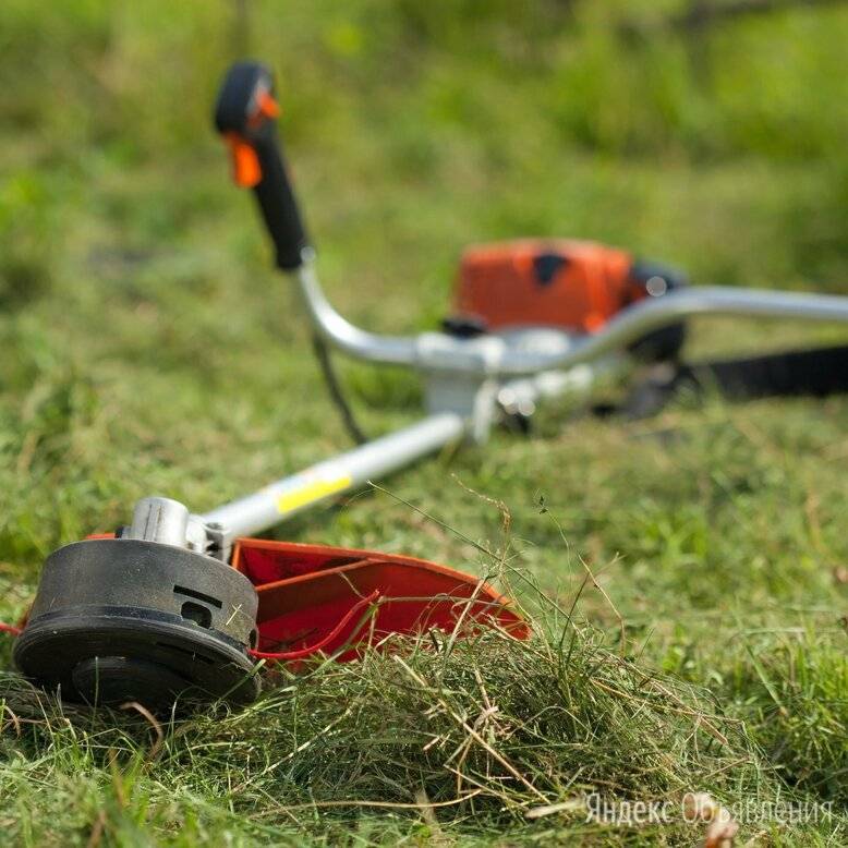 Как правильно косить траву триммером с леской: установка механизма и подготовка триммера к работе. правильные способы покоса