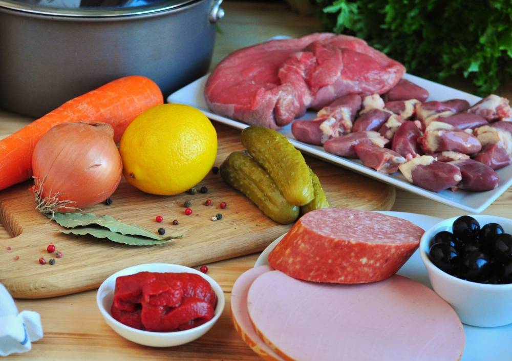 Классическая сборная мясная солянка - 5 рецептов с фото