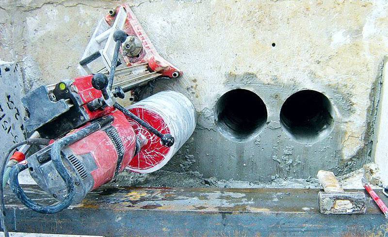 Как просверлить отверстие в бетоне без перфоратора