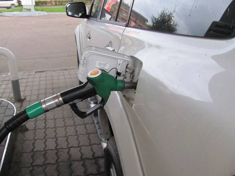 Заправка мотоблока бензином: нужно ли добавлять масло в бензин