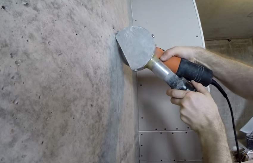 Как штробить стену под проводку своими руками без пыли – инструкция, чем лучше пользоваться, на какую глубину