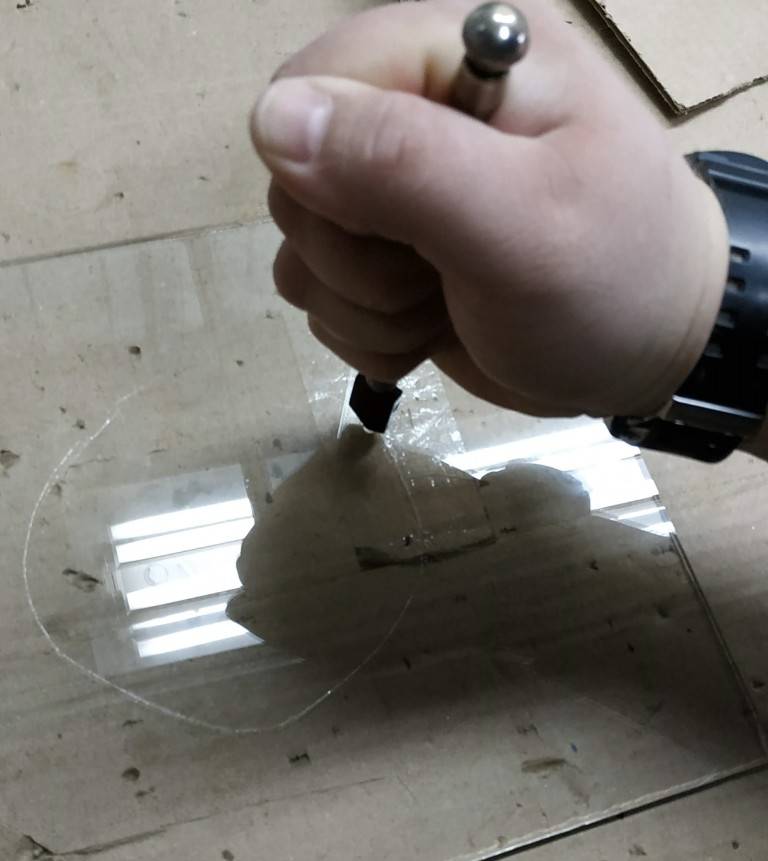 Как своими руками правильно просверлить отверстие в стекле?