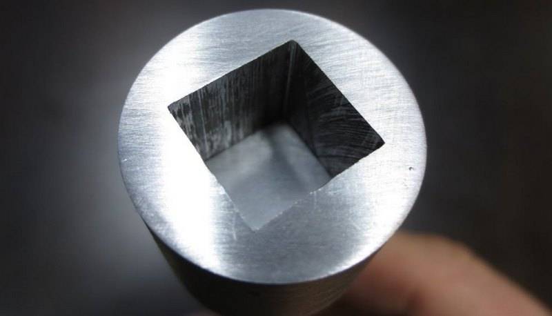 Простой способ просверлить квадратное отверстие в металле