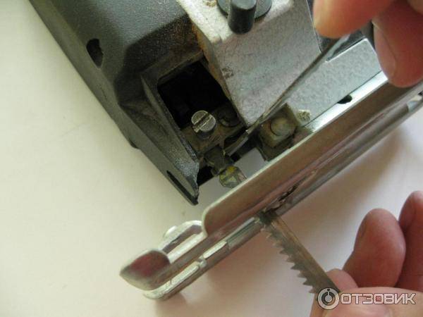 Как вставить пилку в электролобзик: инструкции по замене