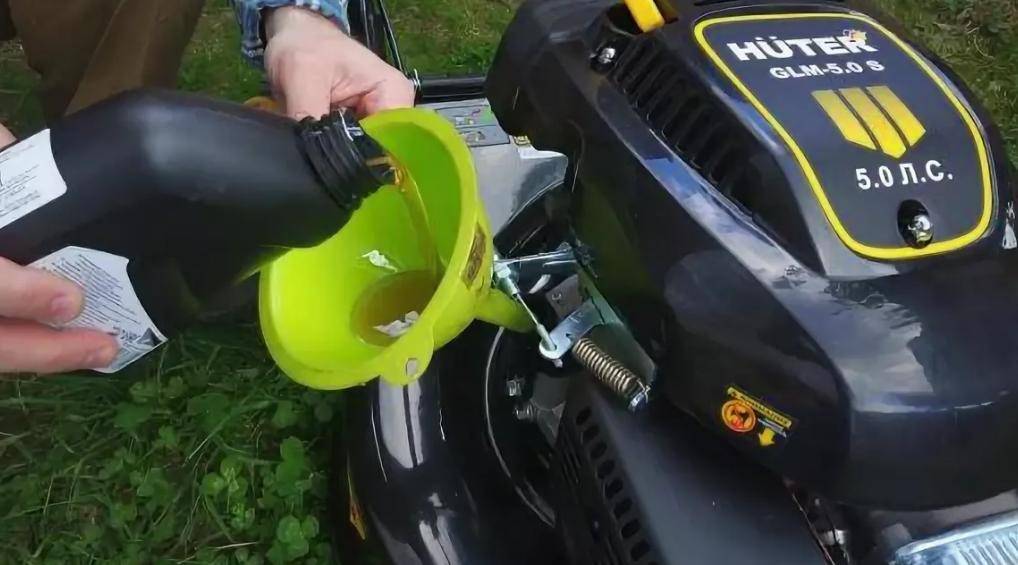 Можно ли заливать автомобильное масло в газонокосилку