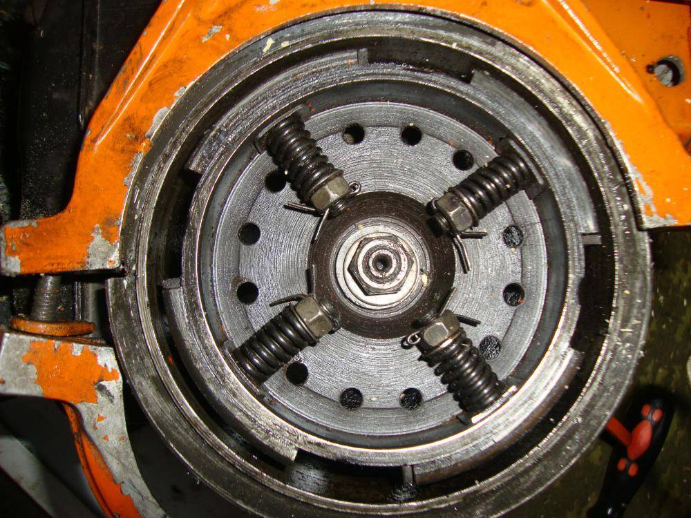 Сцепление для бензопилы — конструкция, особенности, снятие