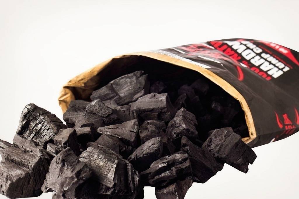 Древесный уголь получаемый из древесины путем ее нагревания до высоких температур