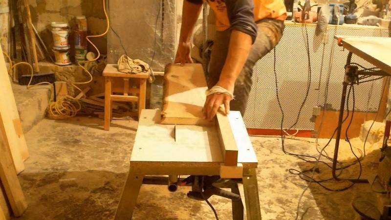 Распиловочный стол из ручной циркулярной пилы: особенности конструкции