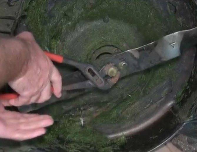 Как заточить нож газонокосилки