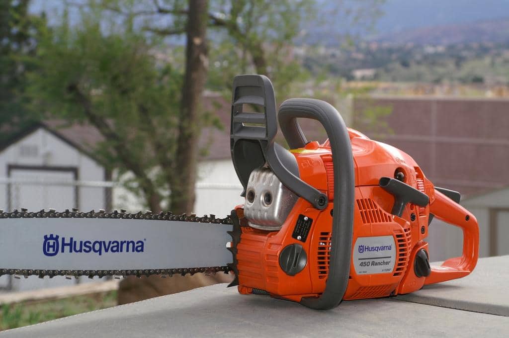 Хускварная пила. Хускварна 650 бензопила. Husqvarna 430 бензопила. Бензопила Хускварна 165. Хускварна 450 с декомпрессором.