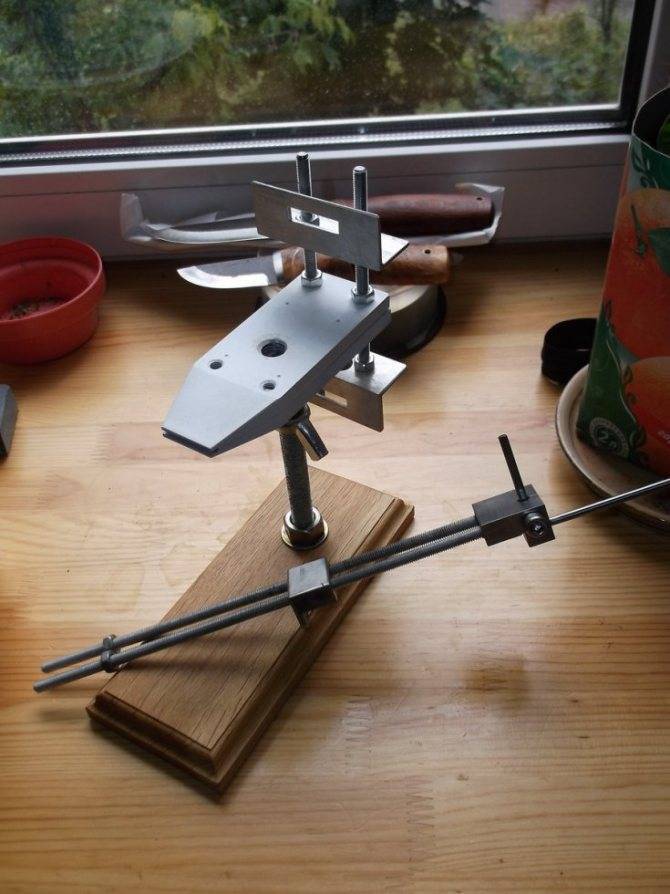 Приспособление для заточки ножей – необходимый инструмент в хозяйстве