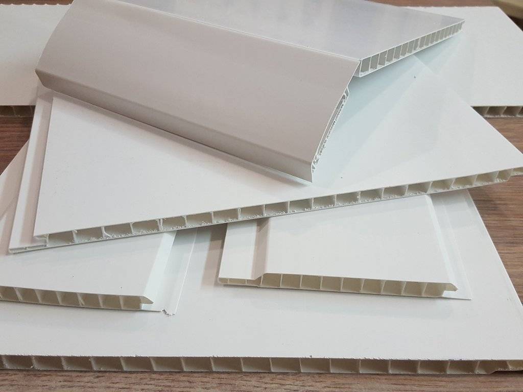 Чем разрезать пластмассу. секреты работы с пвх панелями: чем лучше резать и как это делать? как разрезать толстые листы пластика