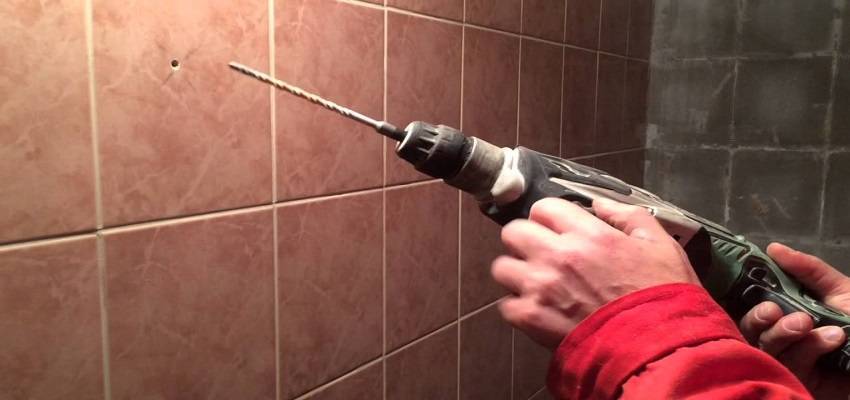 Как сверлить кафельную плитку на стене в ванной: правила и выбор подходящего инструмента
